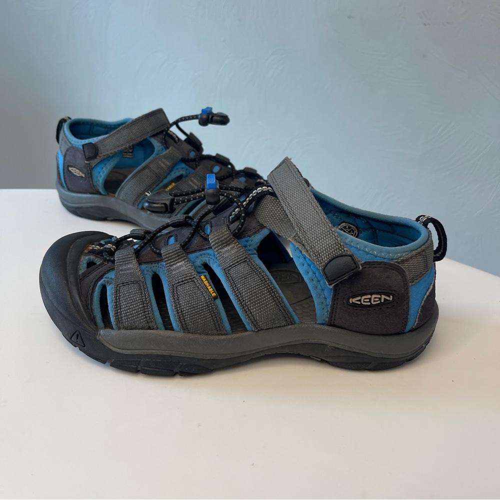 KEEN Newport Waterproof Sandals Big Kids Size 4 Blue Slip On Hiking Trail Shoes